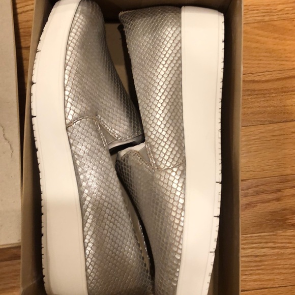 Dr. Scholl's Shoes - NIB Dr. Scholl’s Bradyn metallic shoes. Size: 11